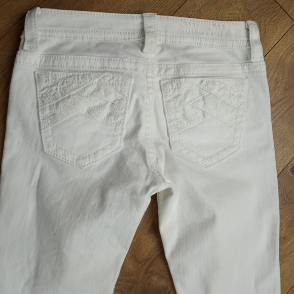 Miss Me Signature Ankle Skinny Jeans - Picture 8 of 12